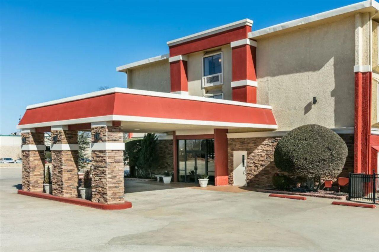 Ramada By Wyndham Oklahoma City Airport North Buitenkant foto