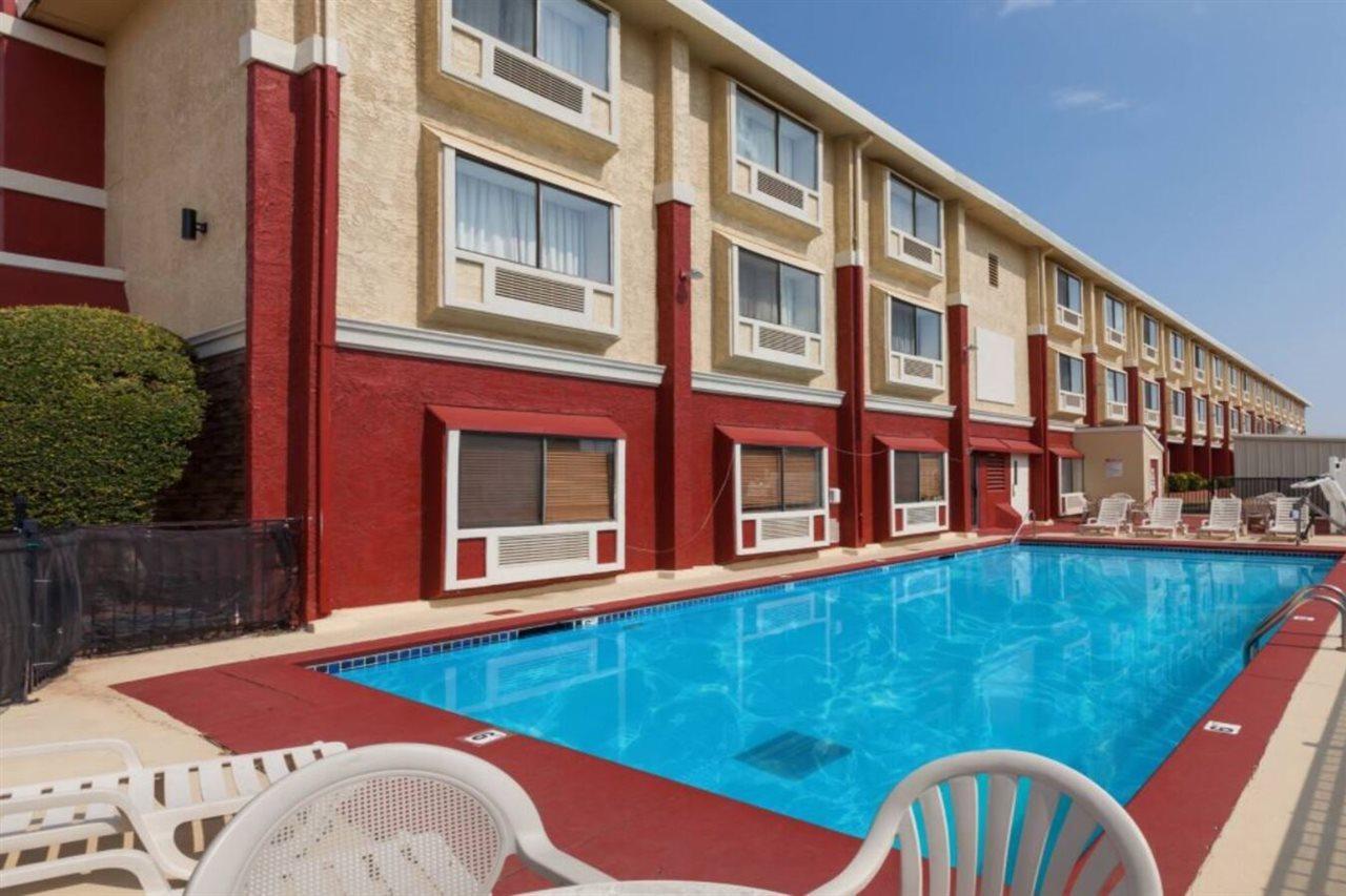 Ramada By Wyndham Oklahoma City Airport North Buitenkant foto