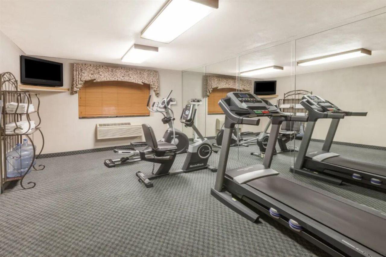 Ramada By Wyndham Oklahoma City Airport North Buitenkant foto