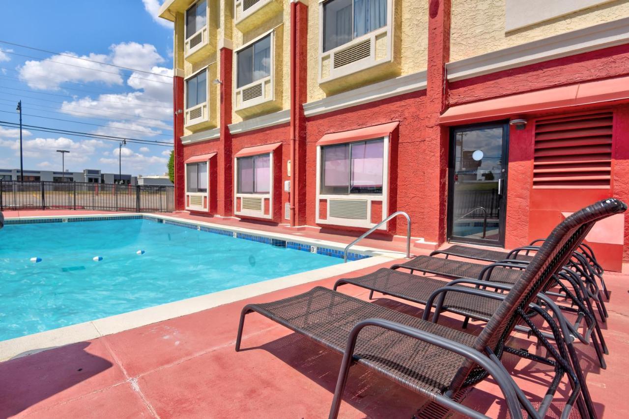 Ramada By Wyndham Oklahoma City Airport North Buitenkant foto