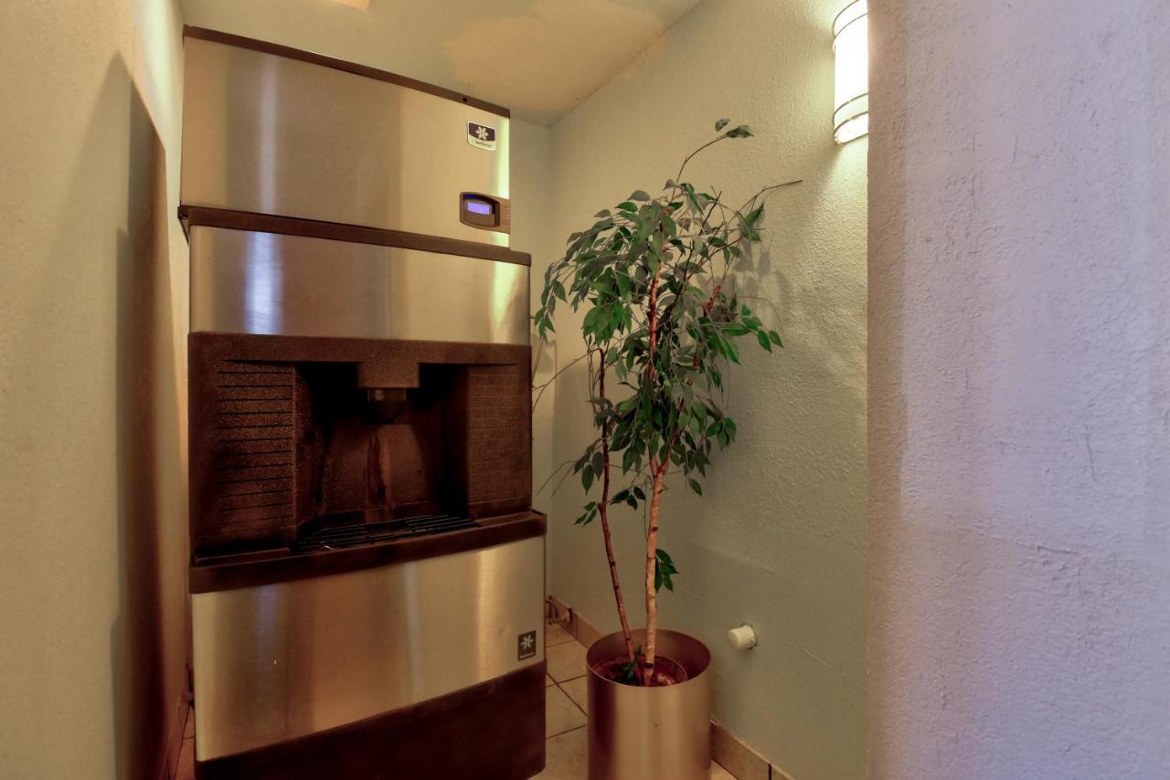Ramada By Wyndham Oklahoma City Airport North Buitenkant foto