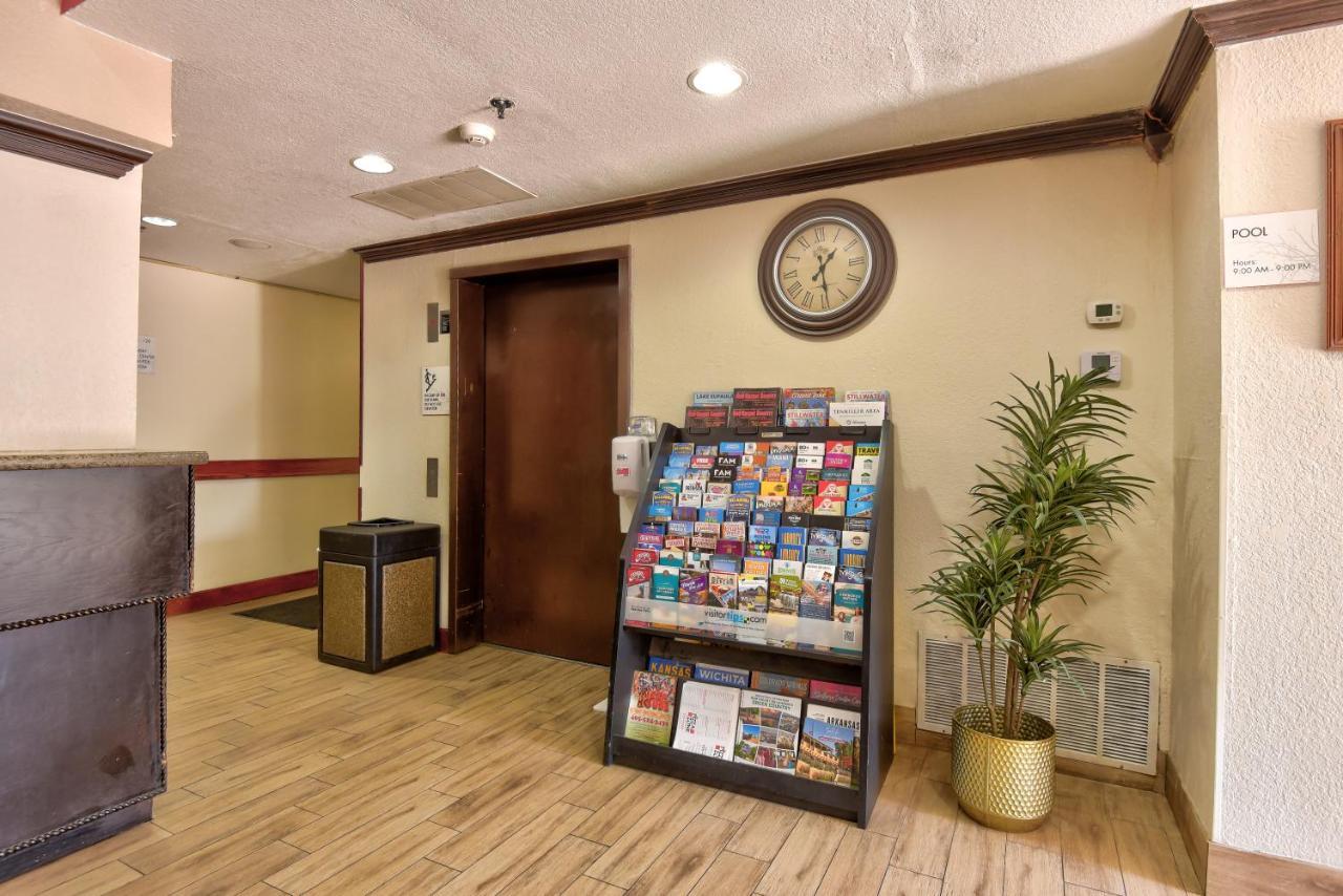 Ramada By Wyndham Oklahoma City Airport North Buitenkant foto