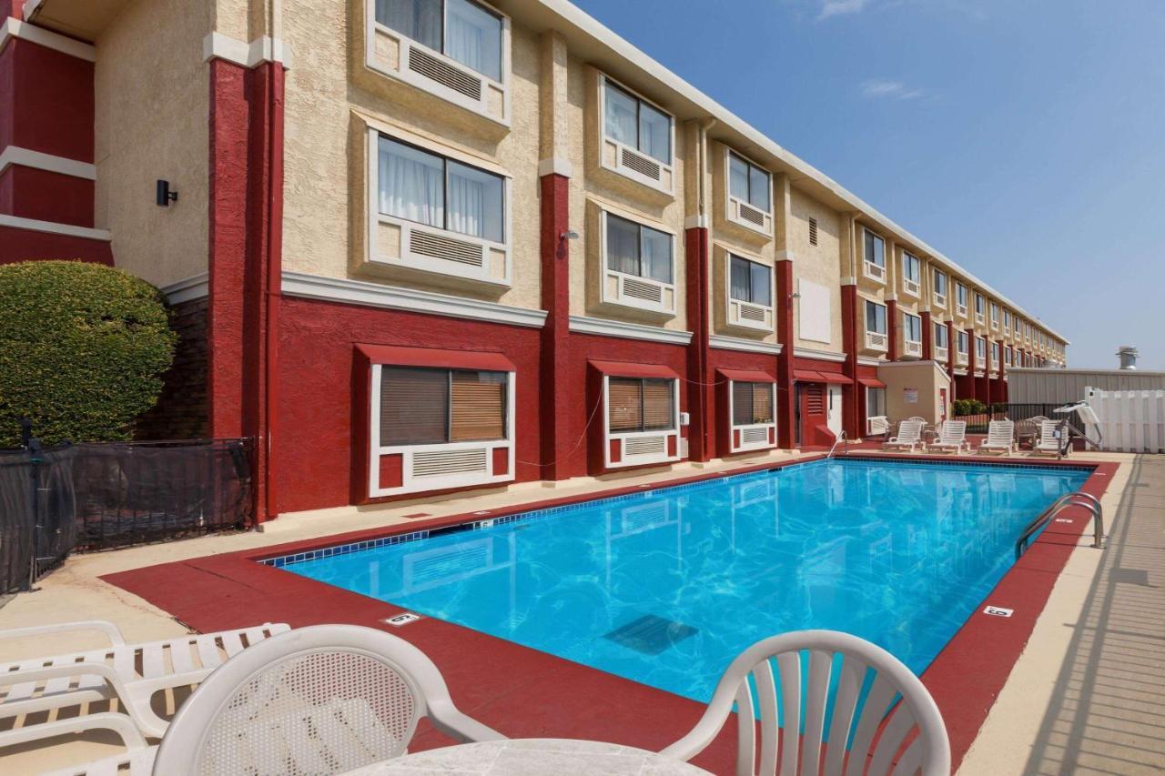 Ramada By Wyndham Oklahoma City Airport North Buitenkant foto