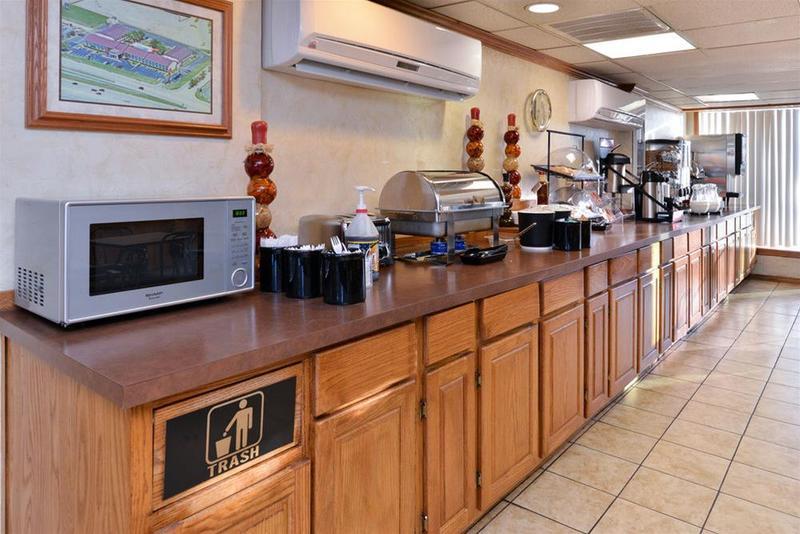 Ramada By Wyndham Oklahoma City Airport North Buitenkant foto