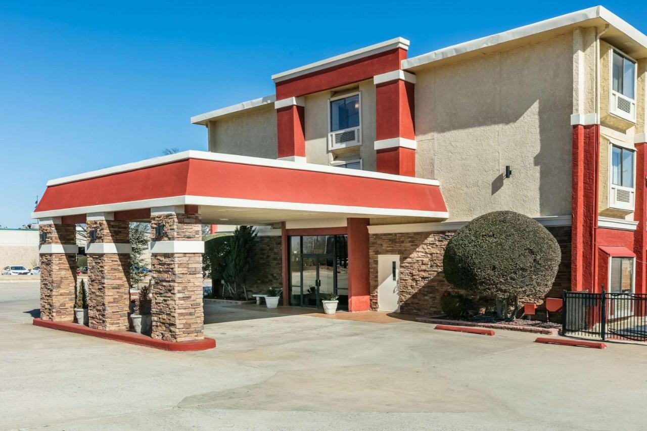 Ramada By Wyndham Oklahoma City Airport North Buitenkant foto