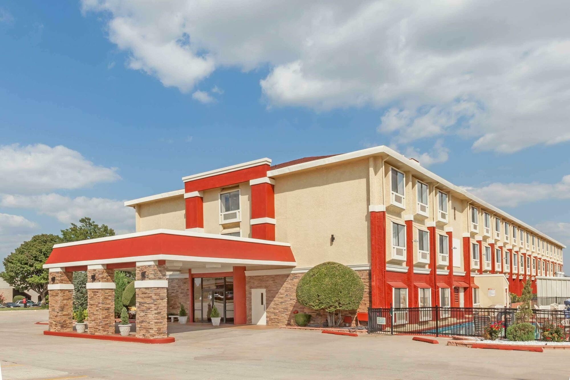 Ramada By Wyndham Oklahoma City Airport North Buitenkant foto